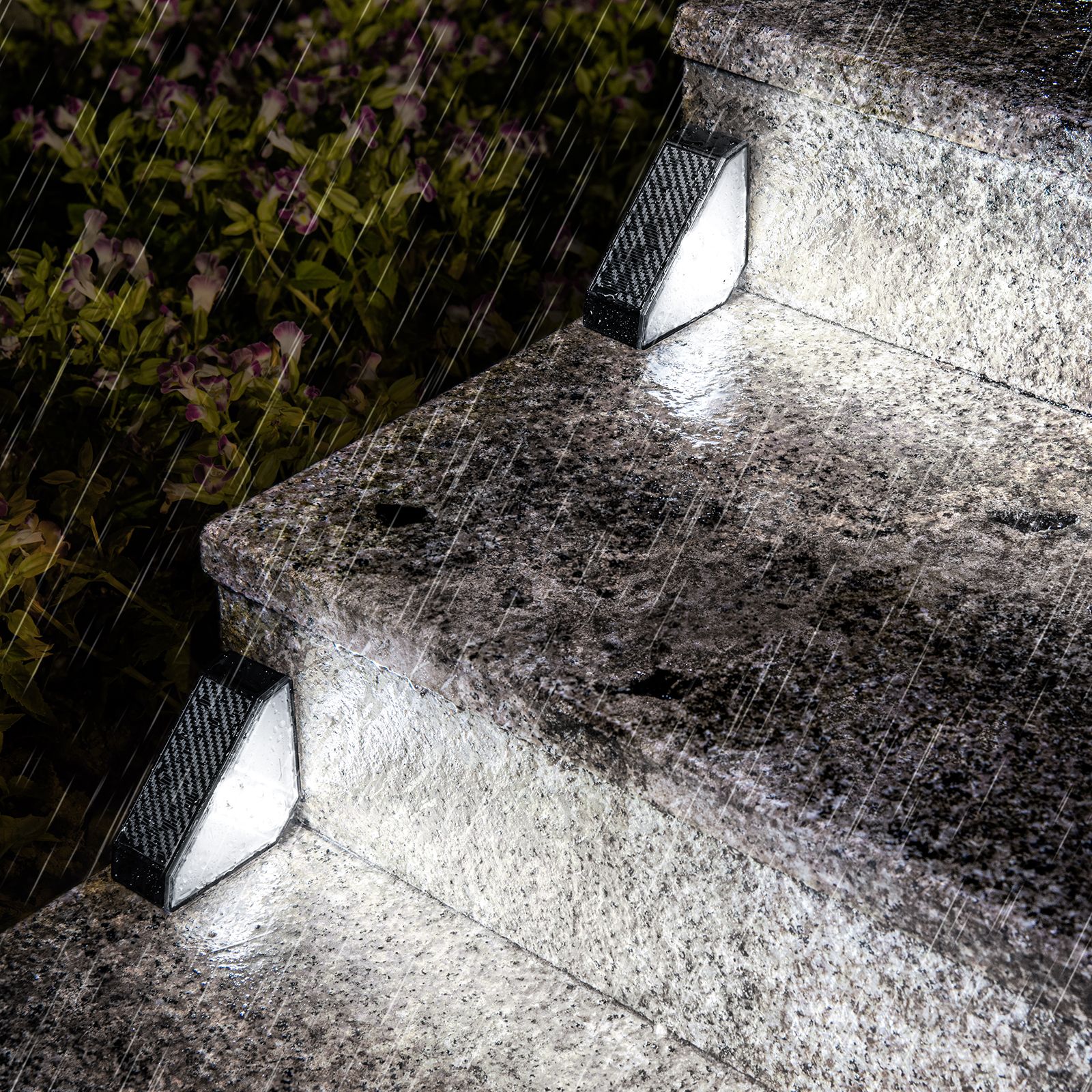 2 pcs/lot solar triangle light outdoor garden light dark automatic lighting stairs courtyard road waterproof decorative step light white light